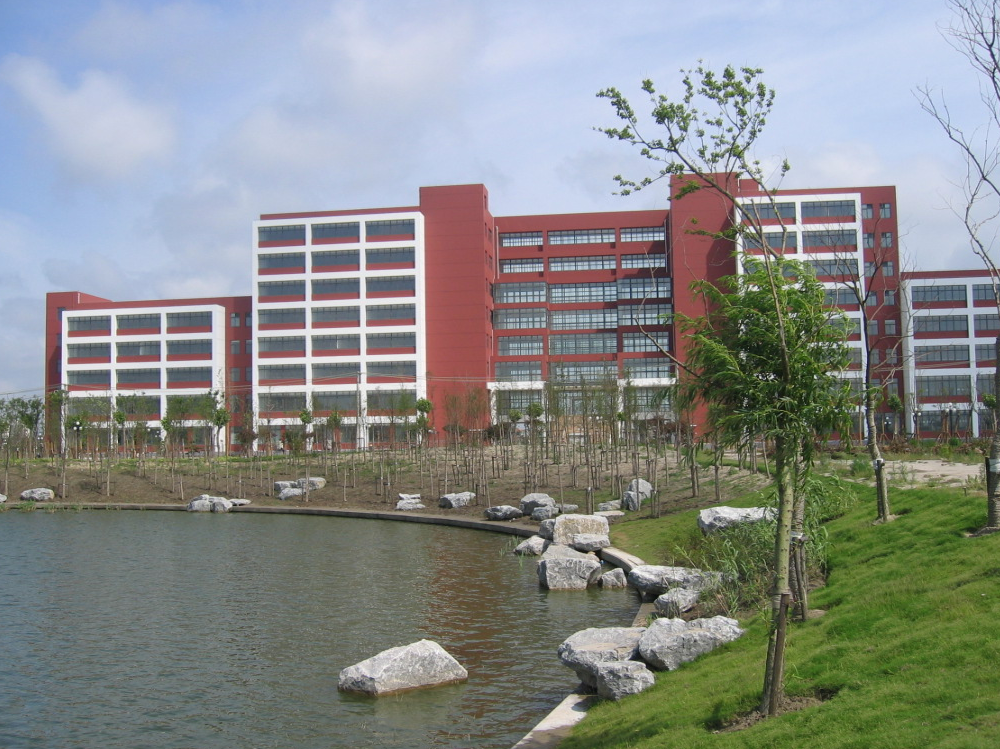 两所大学名字“一字不差”，但办学方向大不相同，考生报考要谨慎