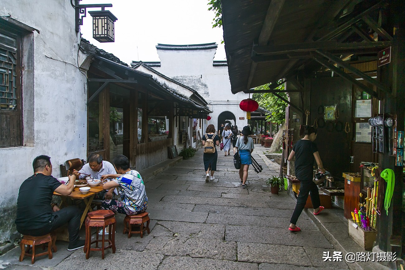 太湖之南，有座南浔古镇，烟雨如梦温柔婉约，许多人一生向往之地