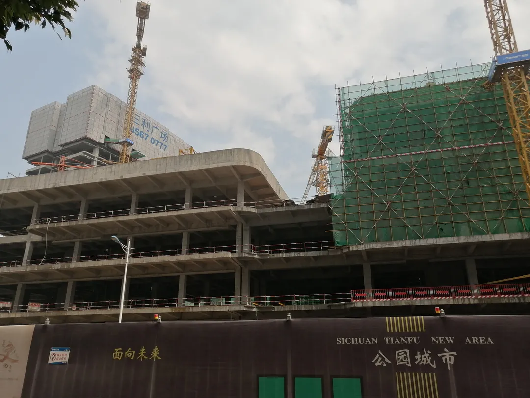 华阳“王府井”变身“爱琴海”，因周边年轻刚需家庭太多？