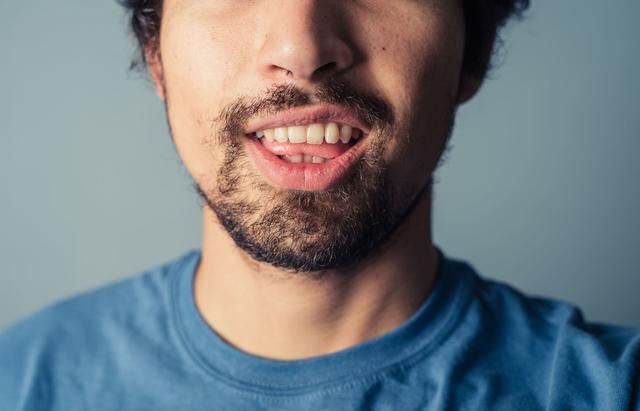 男性刮胡子频率高，说明了什么？男性胡须旺盛与寿命有关系吗？