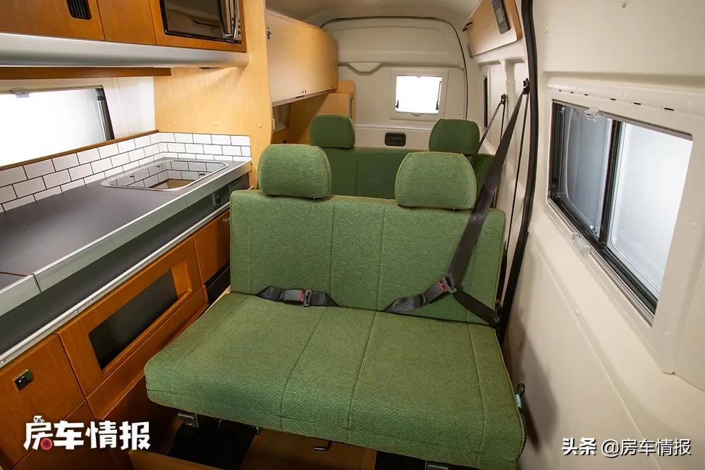 带四驱的丰田海狮房车，6座设计还有厨房，3米长超大通铺住着贼爽