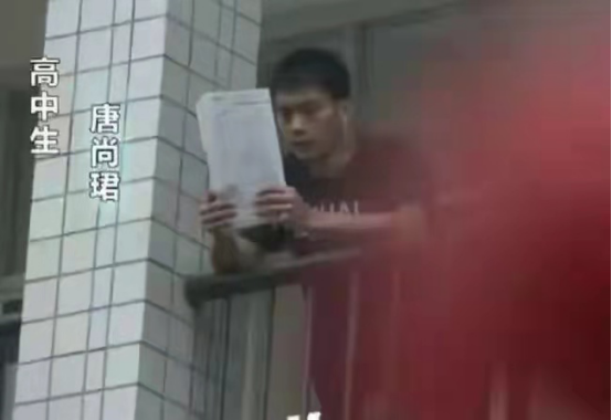 33岁“高龄”复读生，曾两拒985，今年第13次高考到底为何？