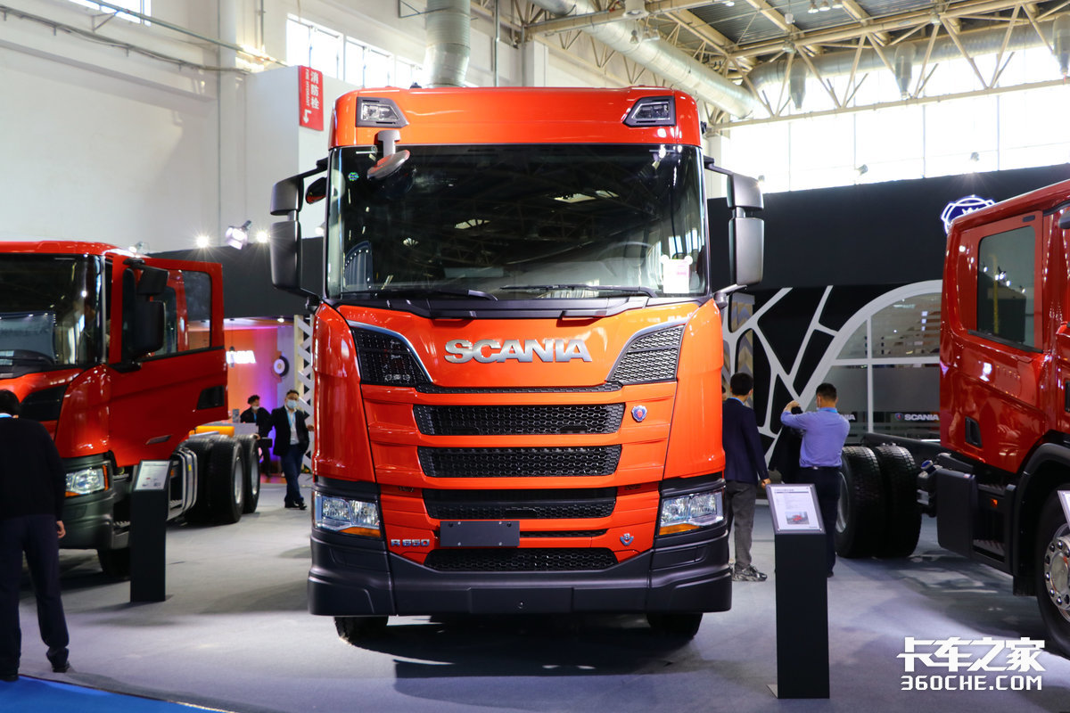 16升V8动力，国内最大马力消防车，斯堪尼亚R650能装10个人