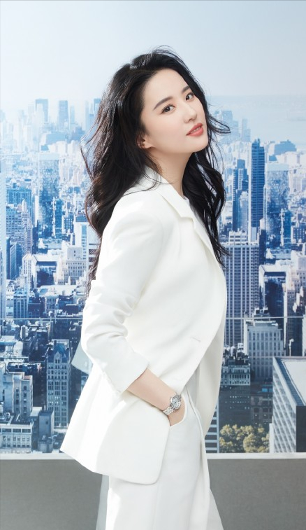 女神刘亦菲时尚大片曝光,西装配皮裤飒气十足,仙女耍酷不一般