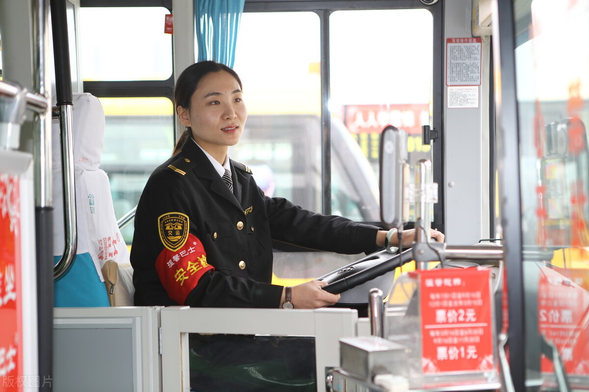天津的公交车司机一个月能挣多少钱？网友：太低了