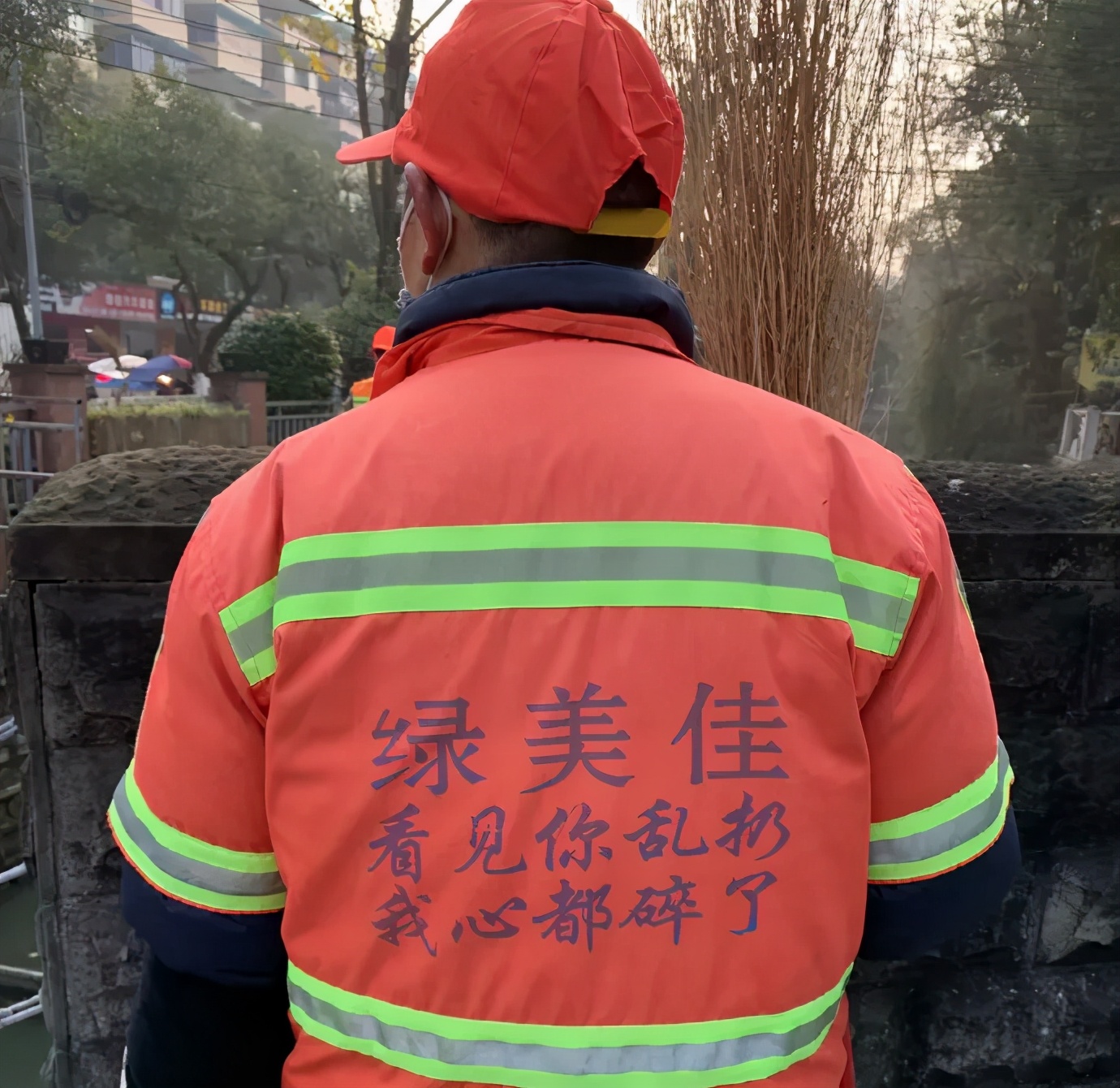 这些衣服的slogan不止酷，还有态度