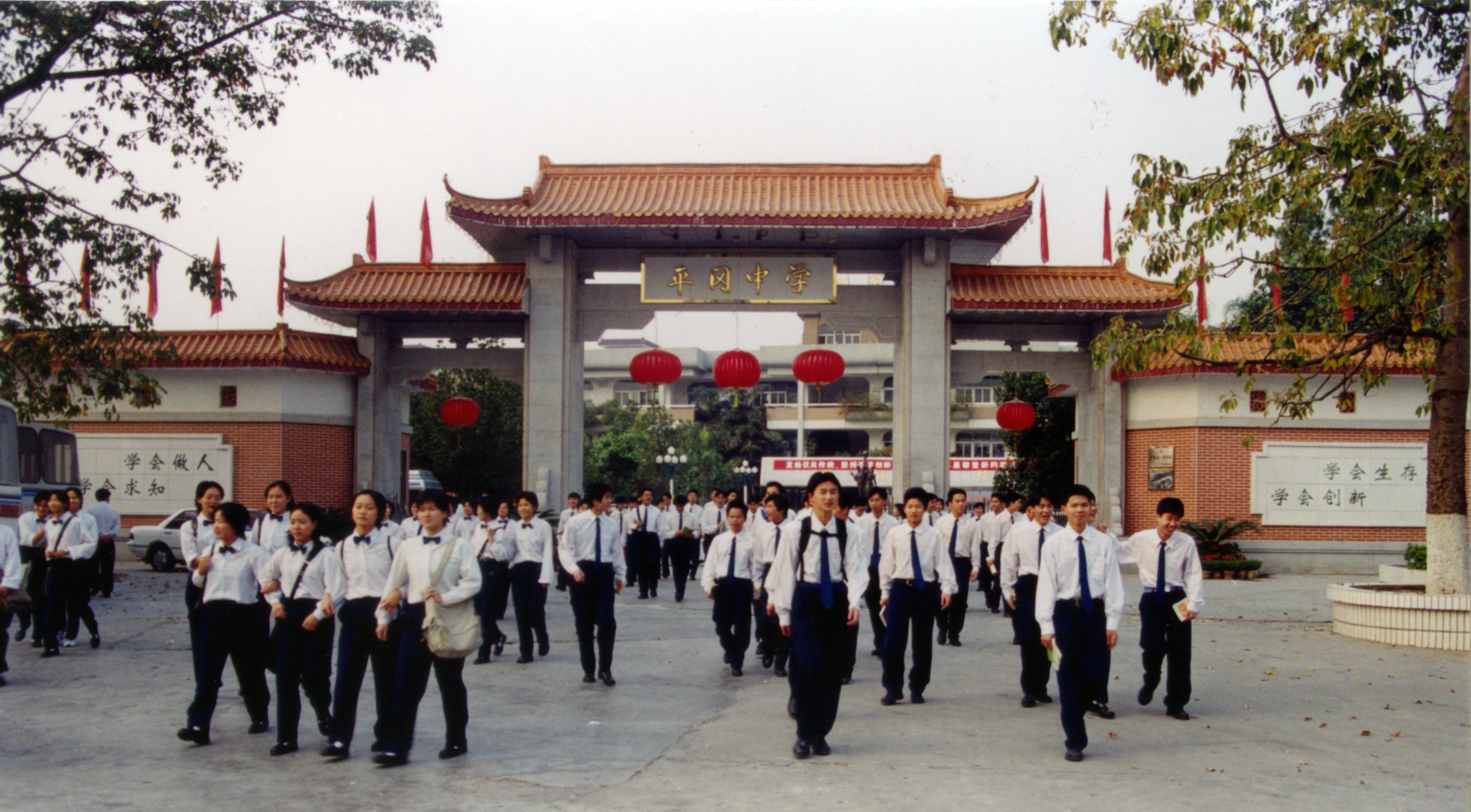 平冈中学有多少个篮球比赛(乡愁印迹丨平冈中学：峥嵘岁月熔铸家国情怀 百年学府成就文化摇篮)