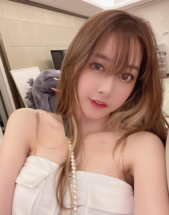 網紅卓仕琳承認與富二代離婚，原因很不堪，否認拋棄孩子