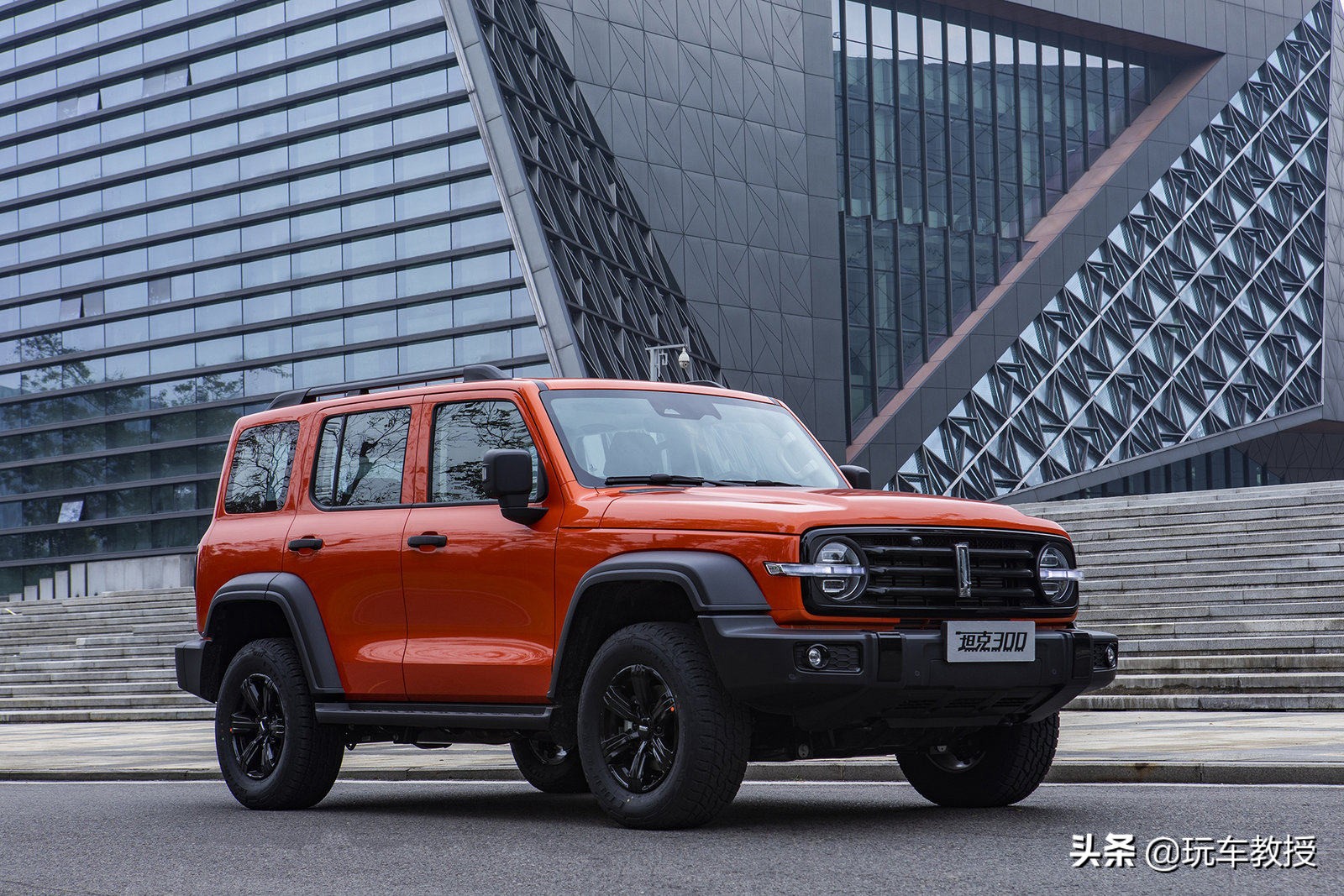 北京BJ40丨有三把锁/可拆顶棚/2.3T动力 还只要15.98万起？