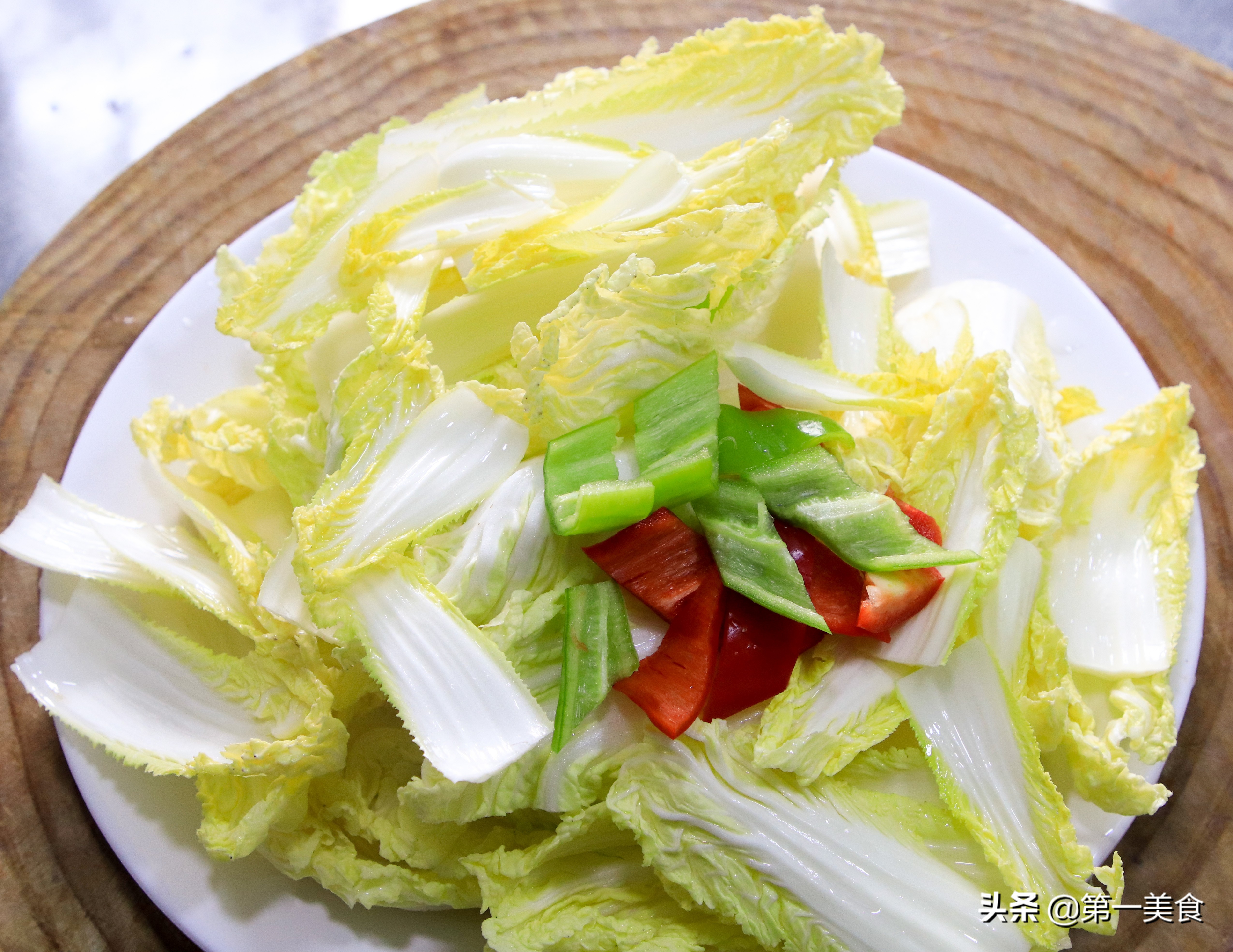 蒜蓉娃娃菜怎么做（蒜蓉娃娃菜的家常做法色香味俱全）