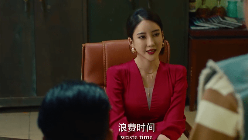 “千万网红”转战娱乐圈，化身赌场美艳老板，身材比韩星优越多了