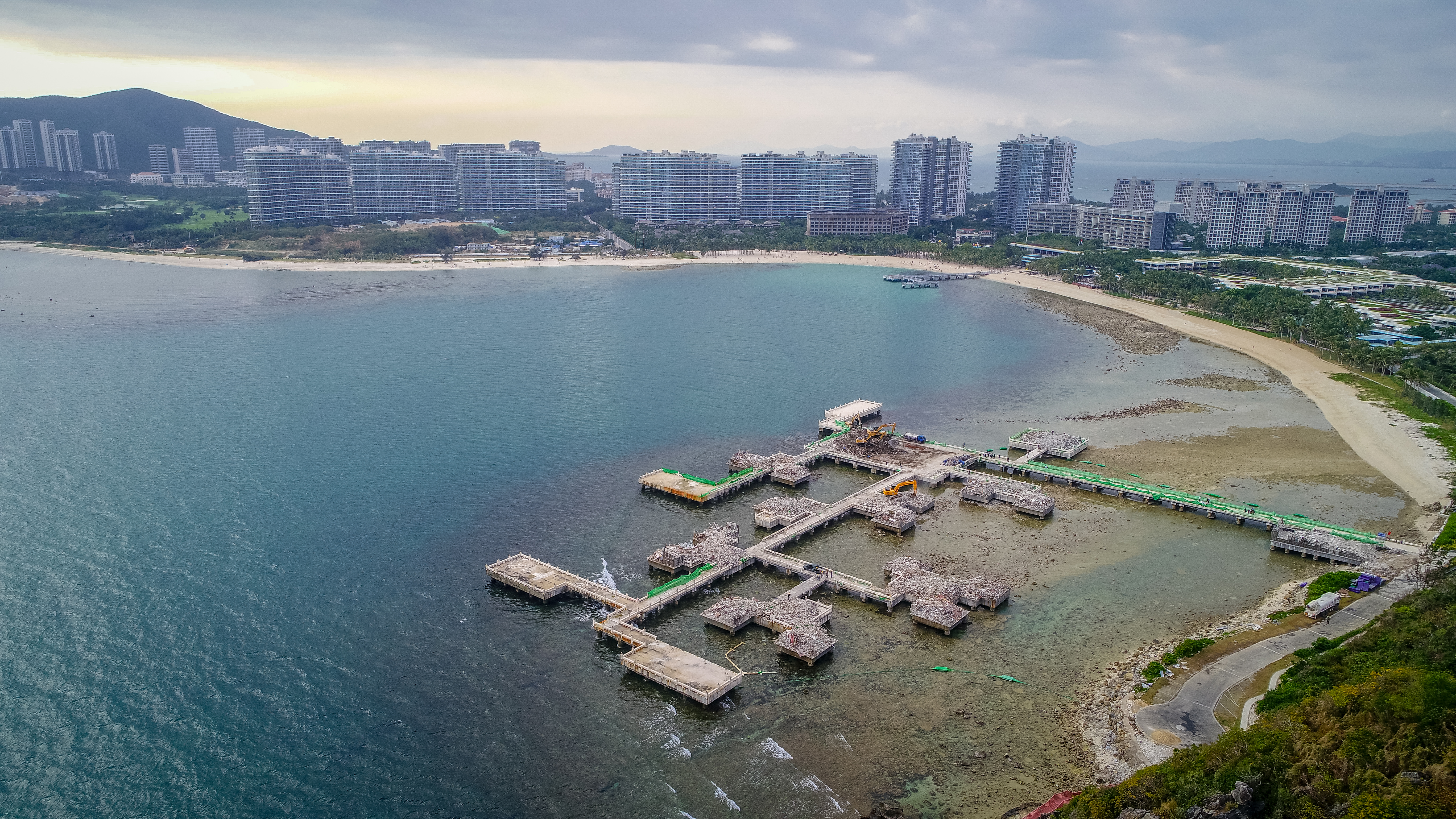 他曾是京城最土豪地产商，旗下23家公司破产重整，逾两千亿待还