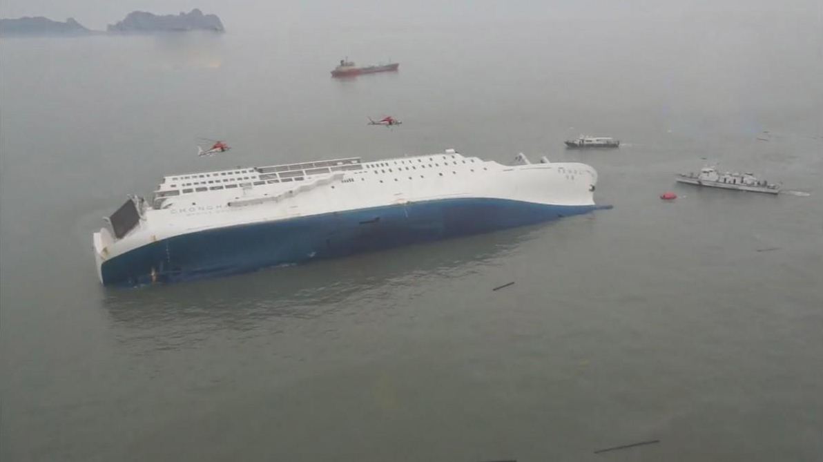 304名乘客罹难，韩国官方至今未给结果，中国救援时发现蛛丝马迹