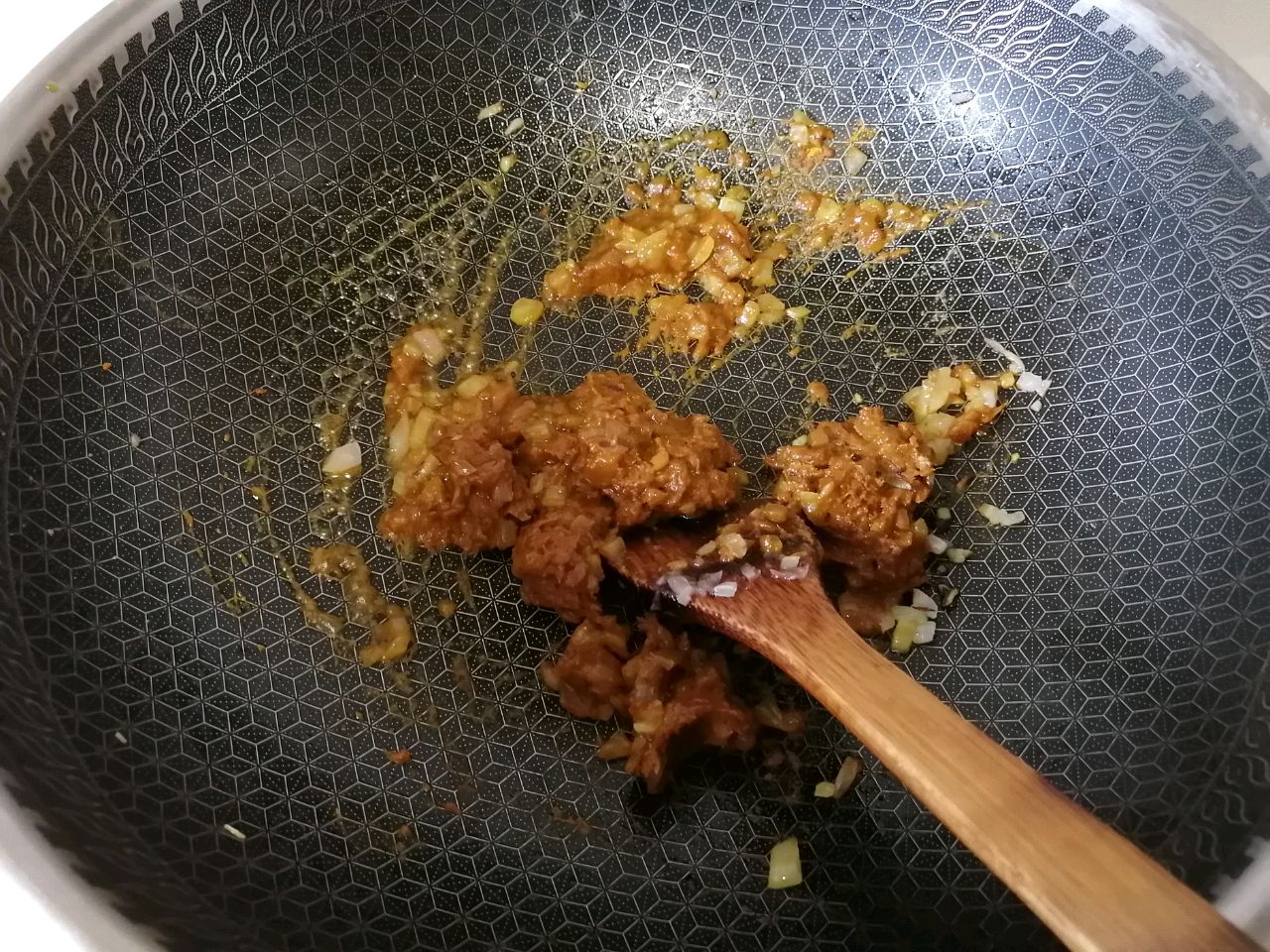 咖喱火锅汤底怎么做（火锅店最受欢迎的4种锅底做法）
