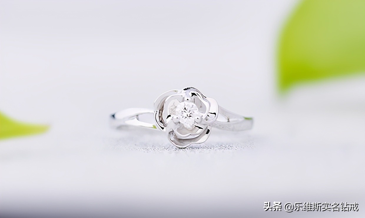 订婚戒指有什么讲究（订婚要准备订婚戒指吗）