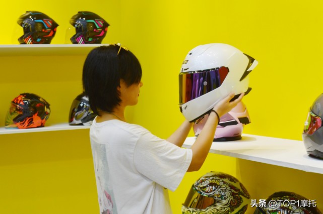 重庆摩博会丨GSB头盔探馆 多款新品惊喜上市 还有电加热镜片