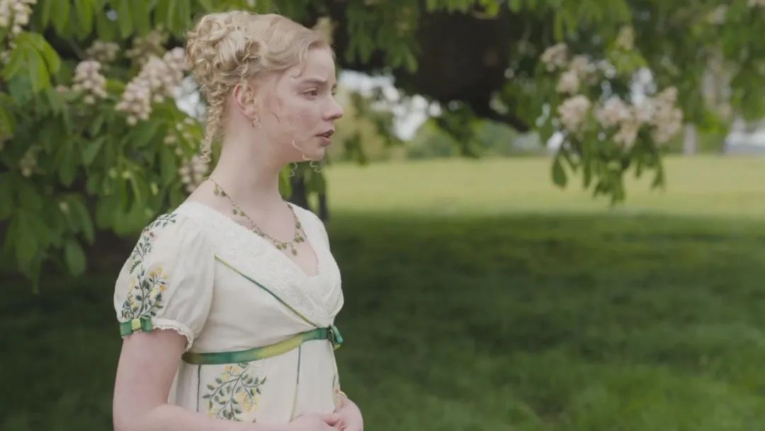 一个女孩的长大-《爱玛》(2020)影评