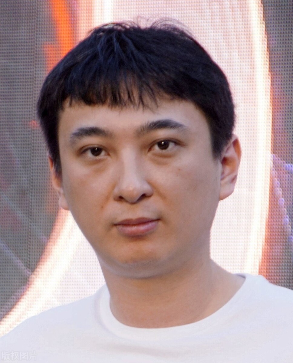 王思聪的风流情史，靠金钱征服了15个女人，如今却沦为了爱情舔狗