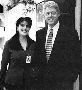 22年前，她拉开美国总统的拉链；22年后，她是受害者还是得利者？