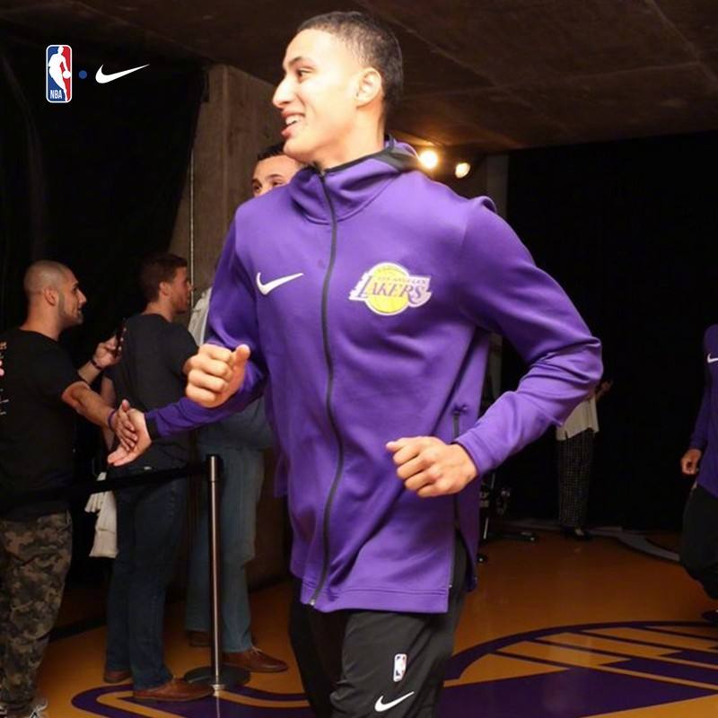 nba球员入场前的穿着为什么时尚(别光盯着球衣球鞋  NBA出场服的潮流演变你造吗？)