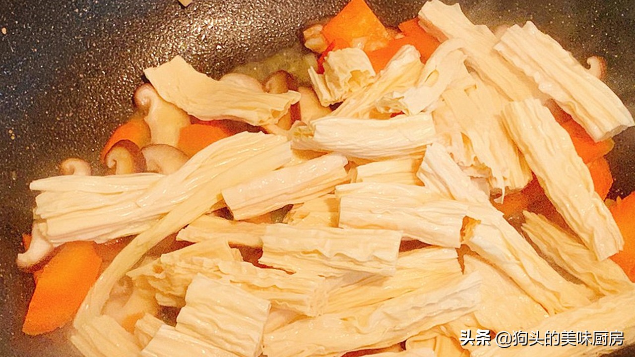 最近很火的腐竹做法，快手家常菜，下饭又营养，上桌比肉还受欢迎