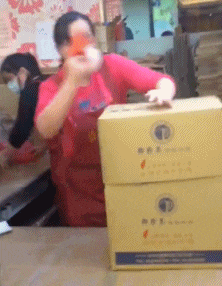 今天和朋友一起去爬山，下山就变成这样了，回家怎么跟老公解释？
