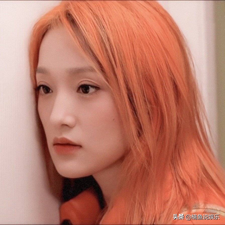 周迅早期橘发造型好惊艳！32岁宛如人间精灵，回眸的那一刻心动了