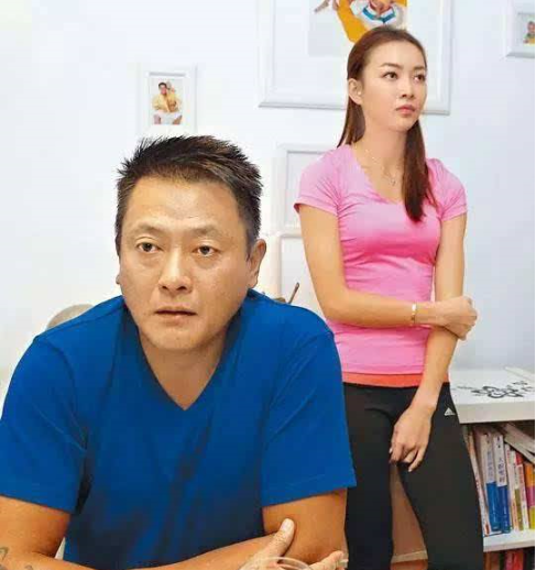 与滕丽名相爱9年，却劈腿小20岁大学生，任性妄为反被绿沦为笑柄