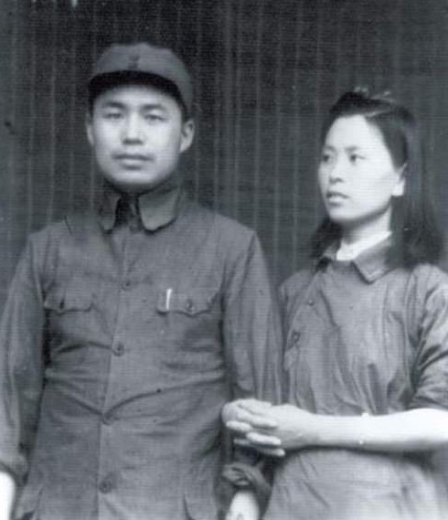 「王近山农场结婚」1964年,王近山和黄慎荣结婚,前妻韩岫岩得知后落泪