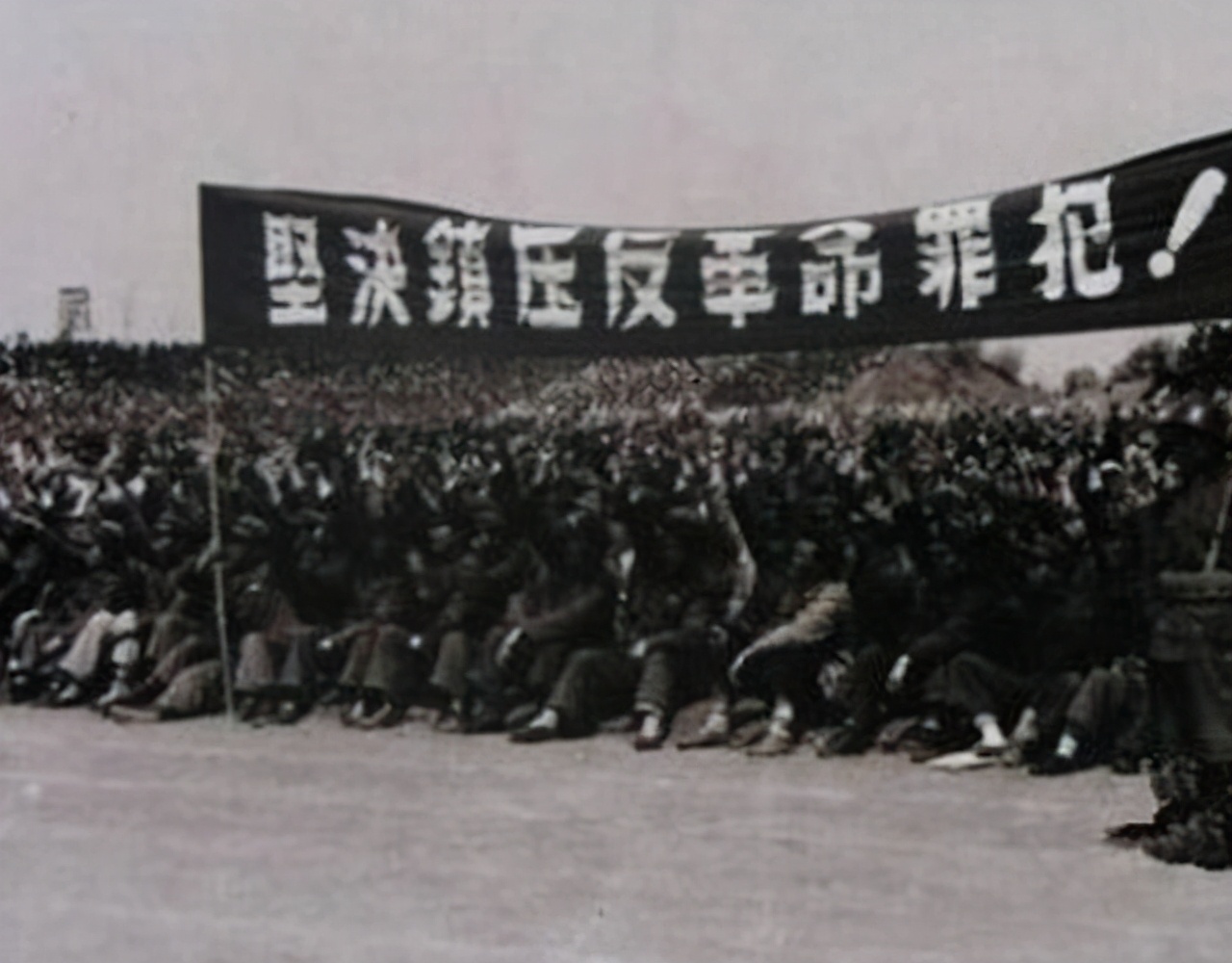 渣滓洞特务被判死刑，临刑前一句话保住了命，28年后成革命功臣