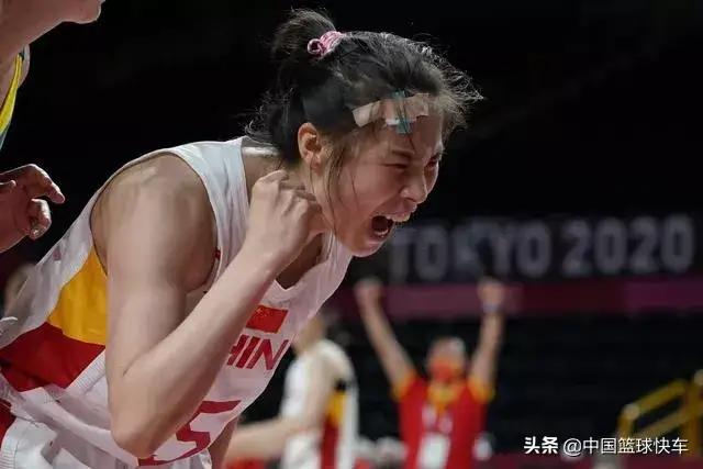 为什么nba绝杀球不吹犯规(女篮最后0.6秒犯规该不该吹？)