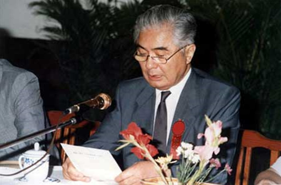 荣毅仁的"荣氏家族",第一代荣宗敬,荣德生,是解放前著名的"面粉大王"