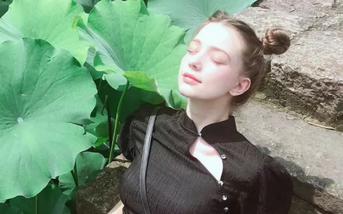 浙大4国混血“美女校花”火了，颜值高气质佳，网友想去浙大偶遇