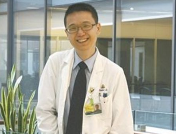 2010年，李泰伯考703分夺北京理科状元，却被美国11所名校拒收