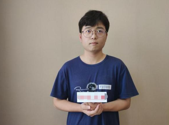 “河南学霸”冯华毅：高考650分选择复读，今年分数更高却很难过