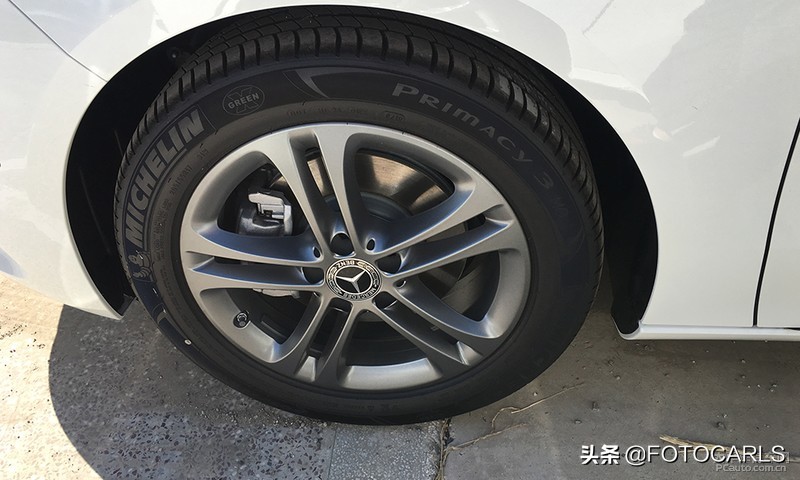 全新奔驰B200到店实拍，不看车标，1.3T售25.98万起值么？