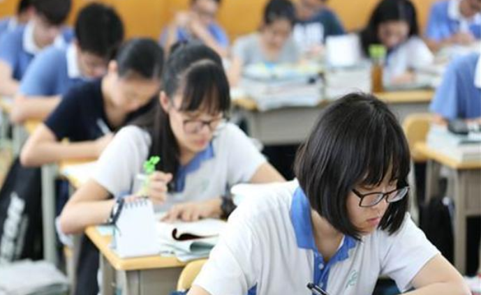 新政策出台，2022年高考增加“身份限制”，不符合要求将无缘高考