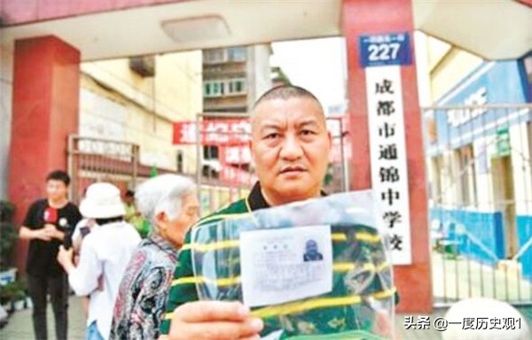 “高考钉子户”梁实：53岁时第24次参加高考，他考了多少分？