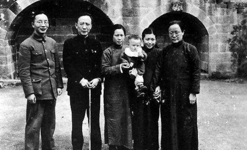 姚雪垠痛骂郭沫若：压根没认真做历史研究，靠歪曲事实来哗众取宠