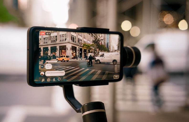 大学生丝袜（女大学生穿黑丝参加运动会）