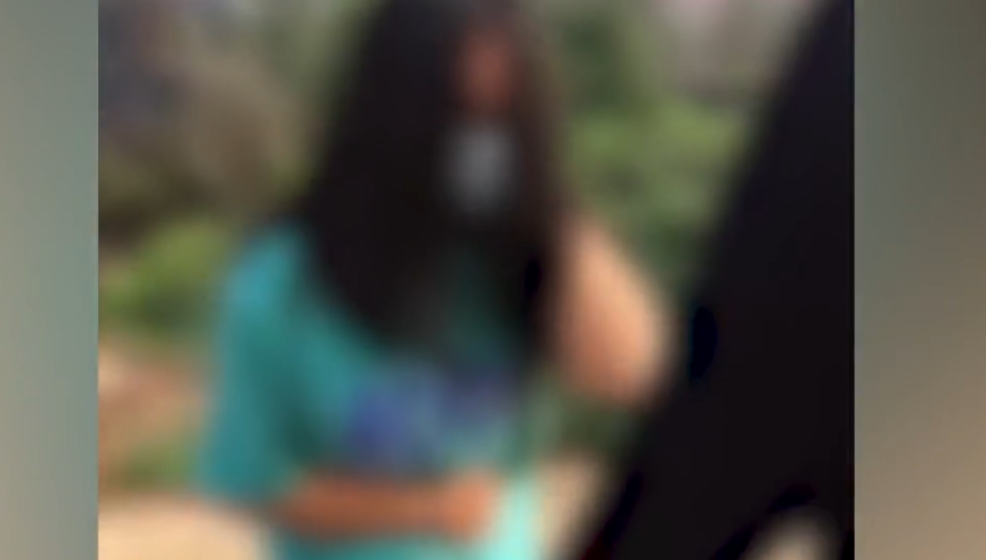 四川一14岁女生校门口被多人殴打，致左侧鼓膜穿孔，警方：施暴者都是未成年人