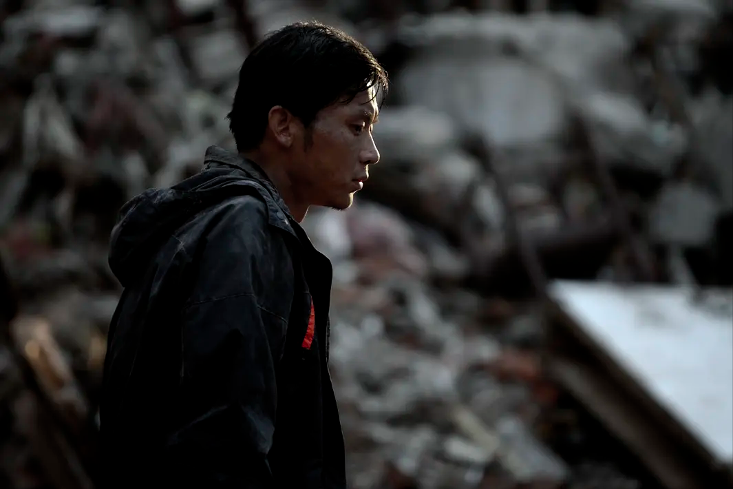 11年后再看《唐山大地震》，我终于明白了徐帆为什么要救儿子