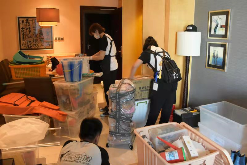 在没有拥有自己的房子之前从来都没有想过什么“断舍离”，看着自己所在的出租屋中空空荡荡~