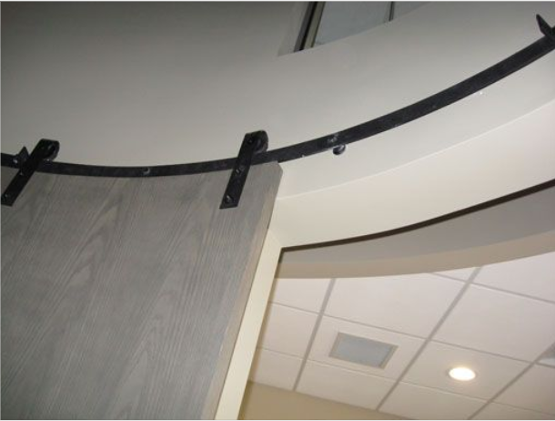 后楼梯门(楼梯处装的弧形轨道门,很多朋友来我家都要夸一夸!