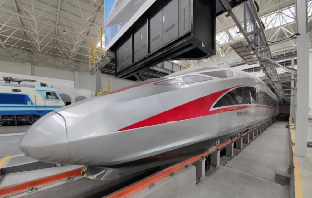 如何挑选好高职？这所大学将高铁“开”进校园，就业率高达98%