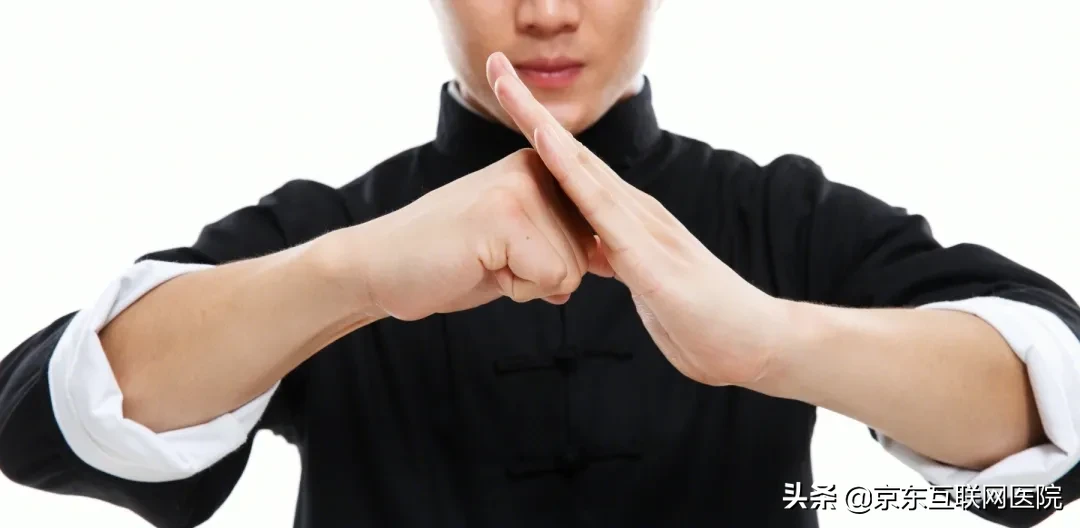 扭脖子、掰手指“嘎嘣”响，是关节不好？看完开始担心了