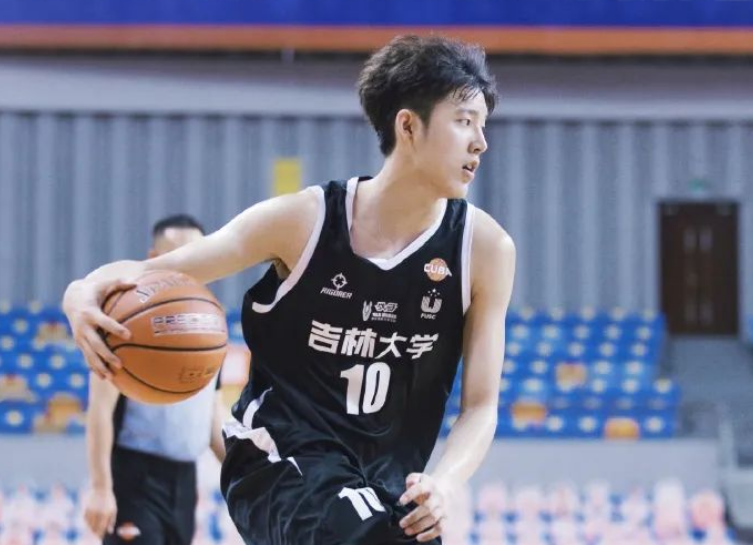 吉林大学“最帅校草”走红，被称为现实版流川枫，网友直呼我可以