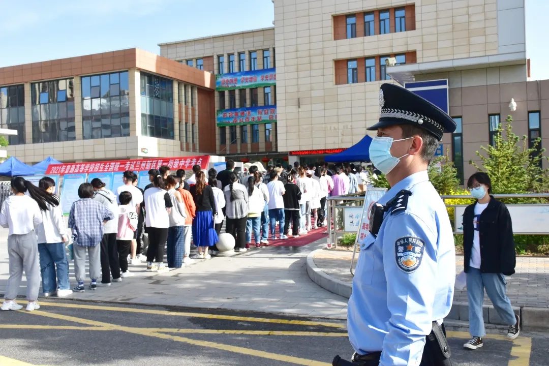 【护航高考】高考第一天，甘肃公安为梦护航！