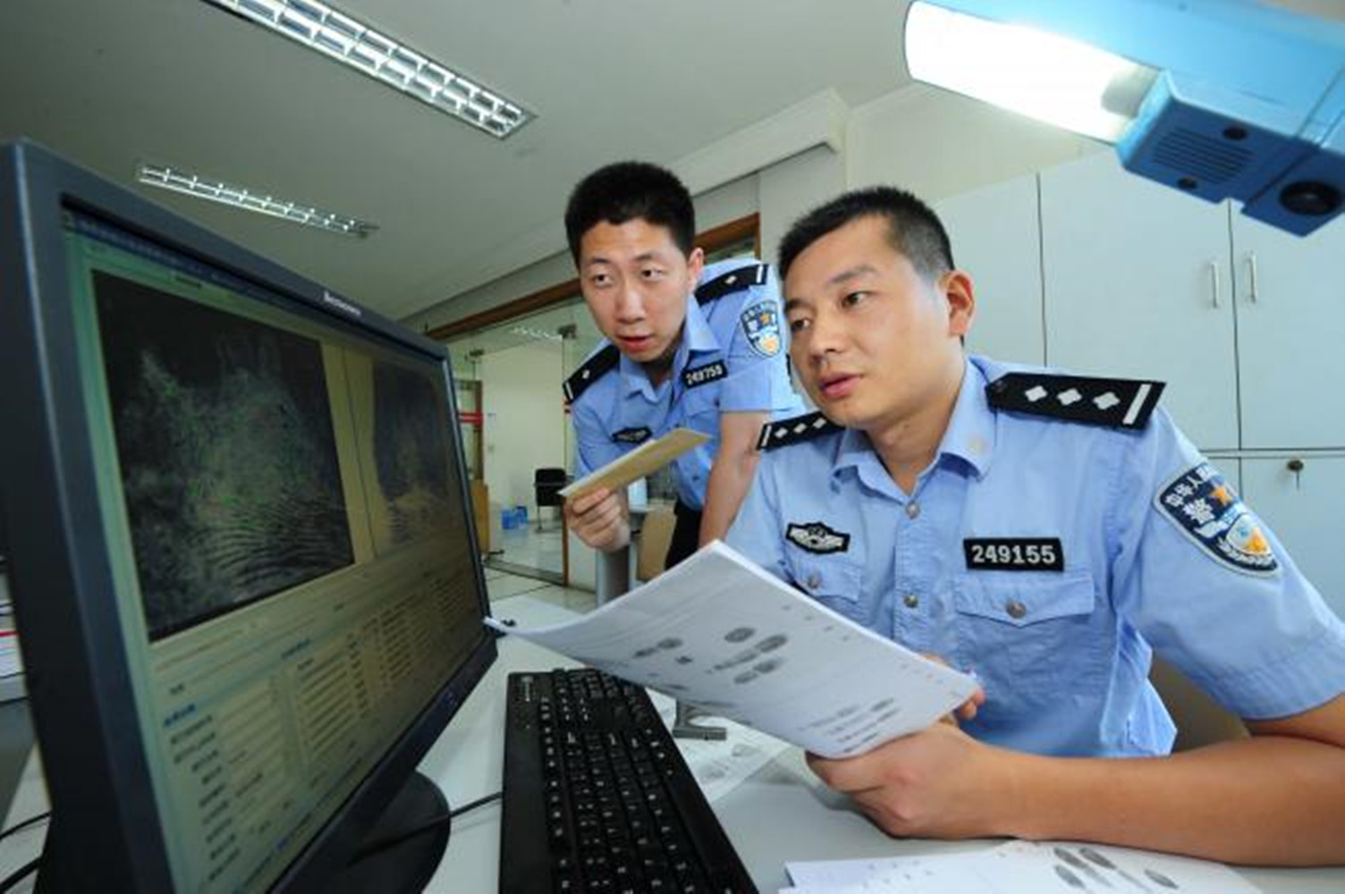 2000年，黑帮老大刘涌被捕，14名律师为他辩护，最后结局如何？