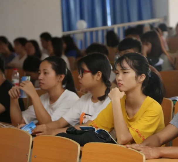 英语四级和高考英语有可比性吗？难度差异有多大？过来人这样说